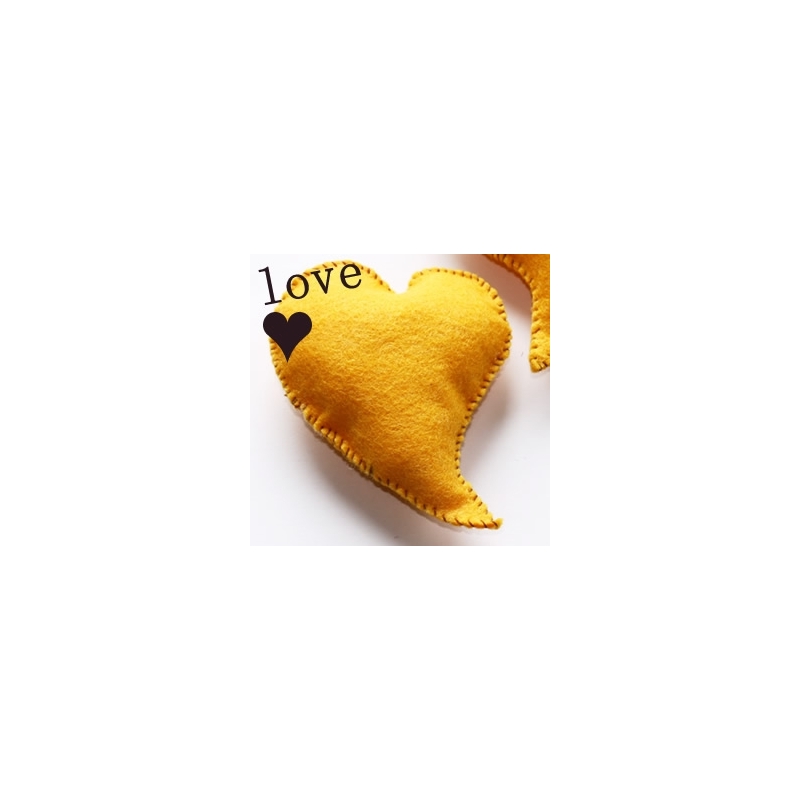 Corazón 3D Amarillo De Fieltro