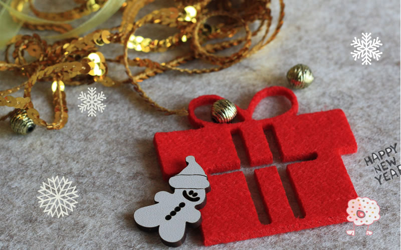 Forma de fieltro regalo de Navidad para decorar el árbol